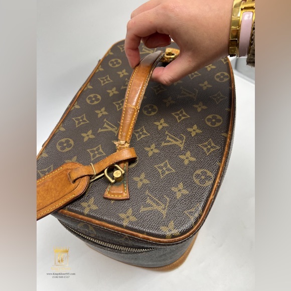 Louis Vuitton Monogram Vanity - Picture 6 of 14